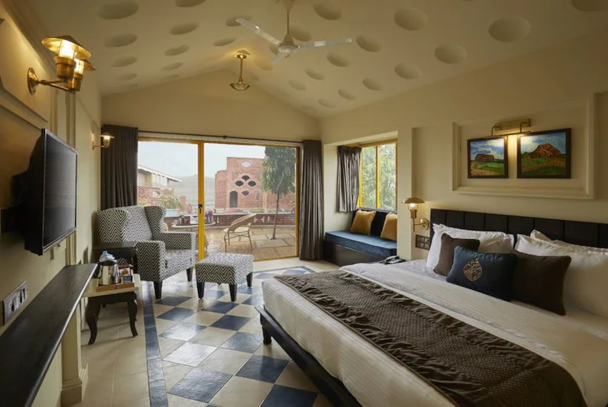 Malshej Ghat_Saj_by_the_lake_2